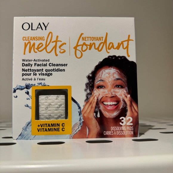 Olay
Cleansing Melts + Vitamin C Face Cleanser - Picture 2 of 2